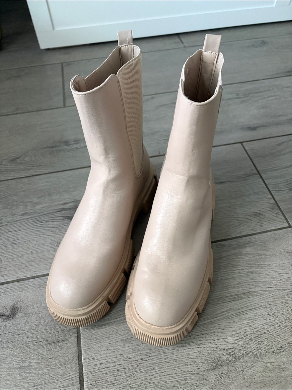 Chelsea Platform Boots in Light Beige